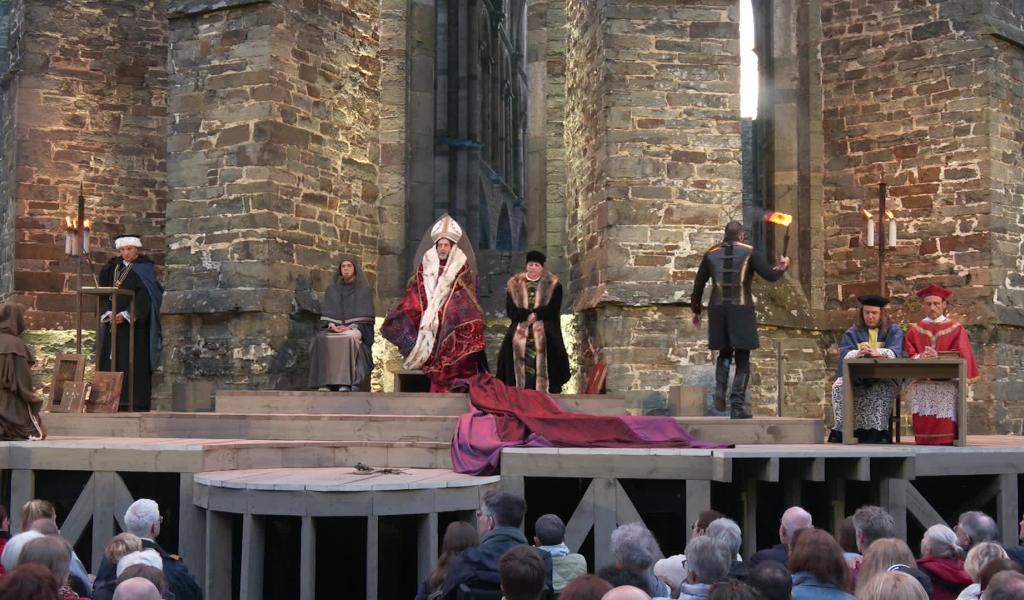 Jeanne d'Arc enflamme les planches de l'Abbaye de Villers-la-Ville