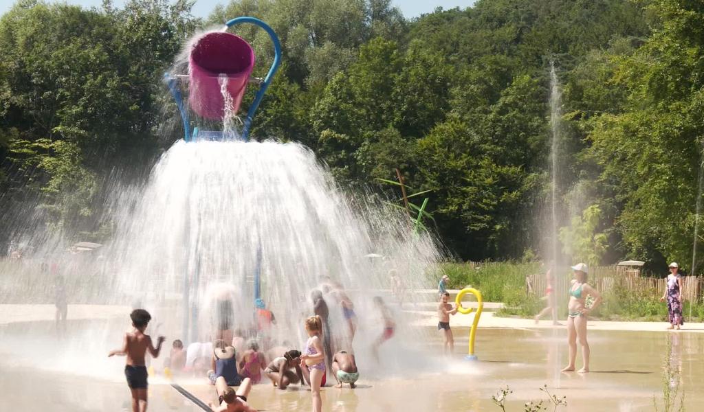 En quête de fraîcheur au Spray Park du Bois des Rêves