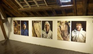 Exposition inédite au Moulin d'Arenberg "Par-delà ces regards : portraits de fossoyeurs"