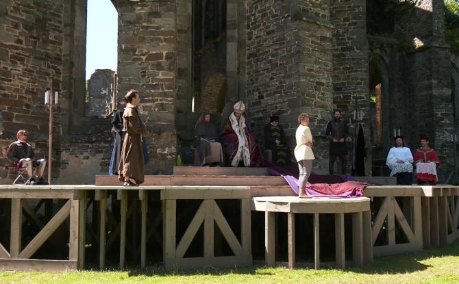 Premier passage costumes pour "Le Procès de Jeanne d'Arc" à l'Abbaye de Villers