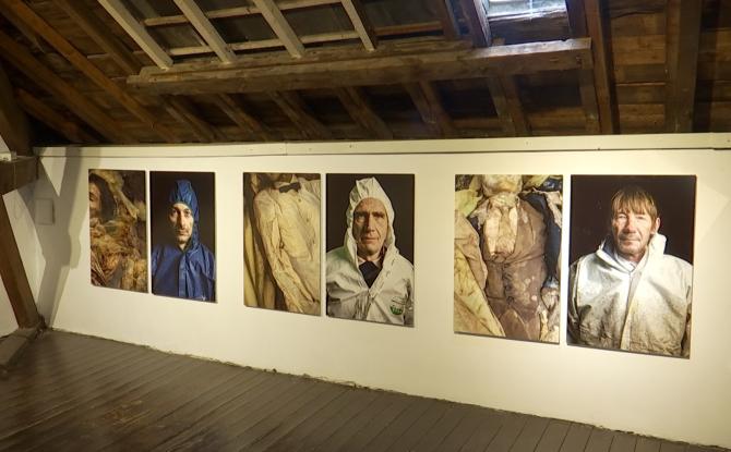 Exposition inédite au Moulin d'Arenberg "Par-delà ces regards : portraits de fossoyeurs"